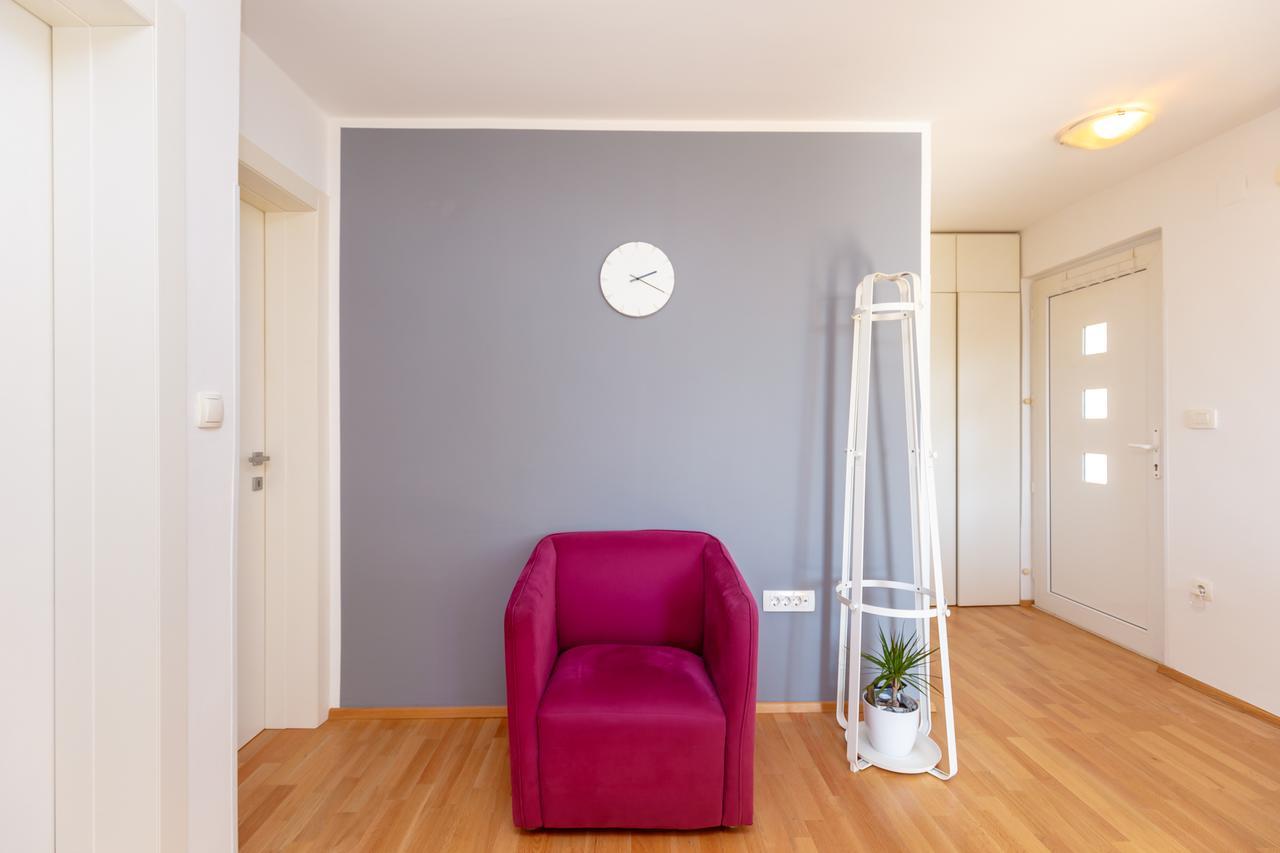Two Bedroom Sunny Leilighet