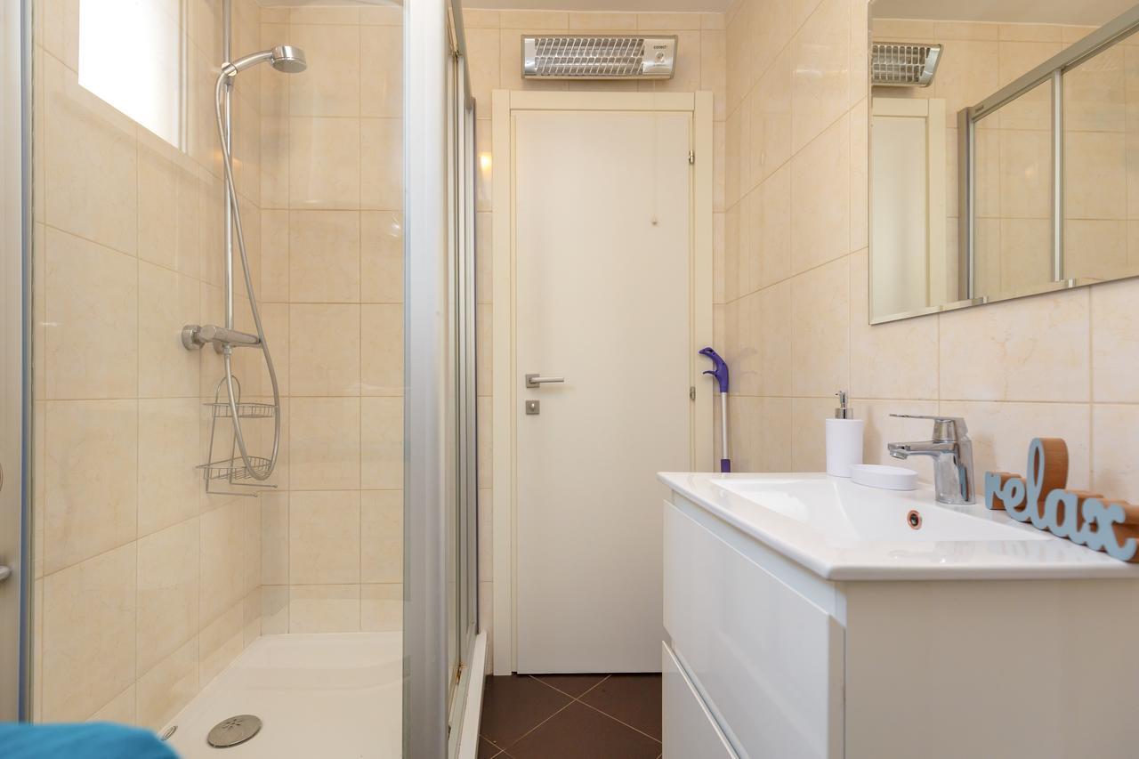 Two Bedroom Sunny *