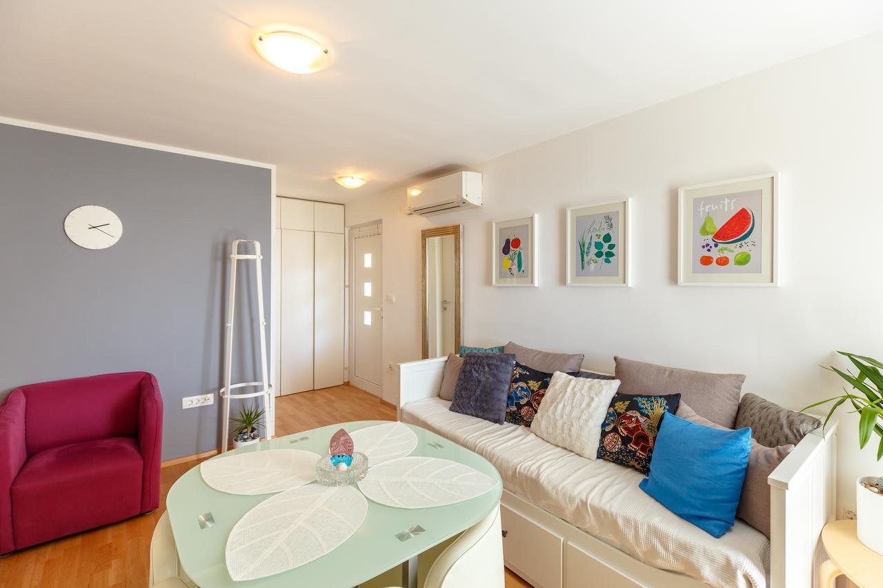 Two Bedroom Sunny *