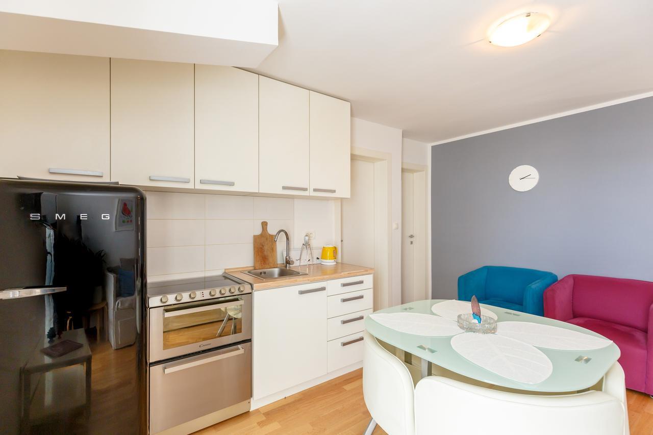 Two Bedroom Sunny *