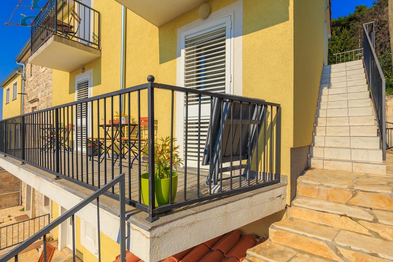 Two Bedroom Sunny *
